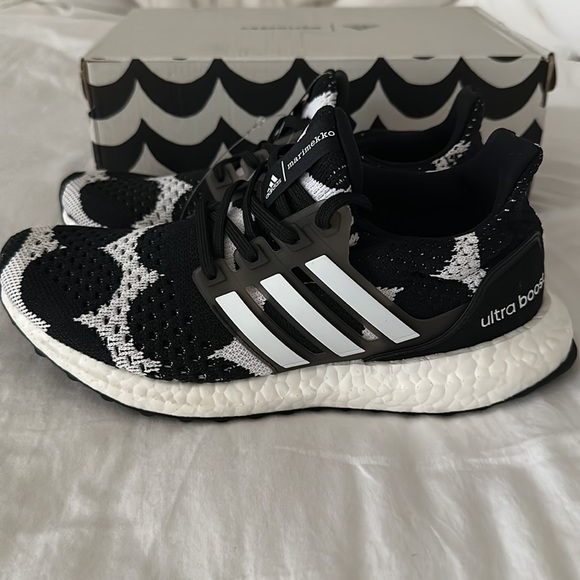 Adidas ultraboost DNA x marimekko women's US6 - Picture 5 of 7